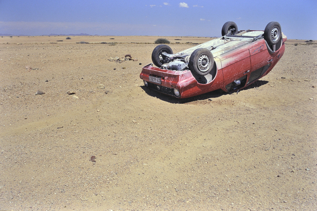 ナミビアで車が高速スピン！　半回転するも、ほぼ無傷で生還！
