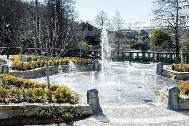 「魔女の谷」噴水