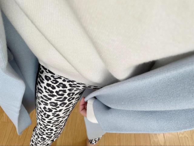 【GU（ジーユー）　ニットロングガウン(長袖)】くすみブルーが肌の透明感も爆上げ！