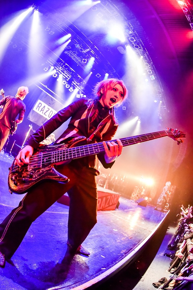 RAZOR (PHOTO BY 土屋良太)