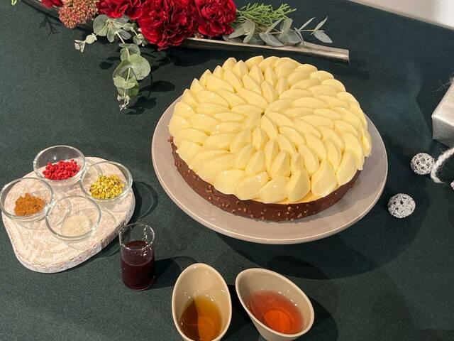 あまみカオリ研究所「HANA ~花~」直径18×高さ 約5.5cm 5,800円 ※80台限定