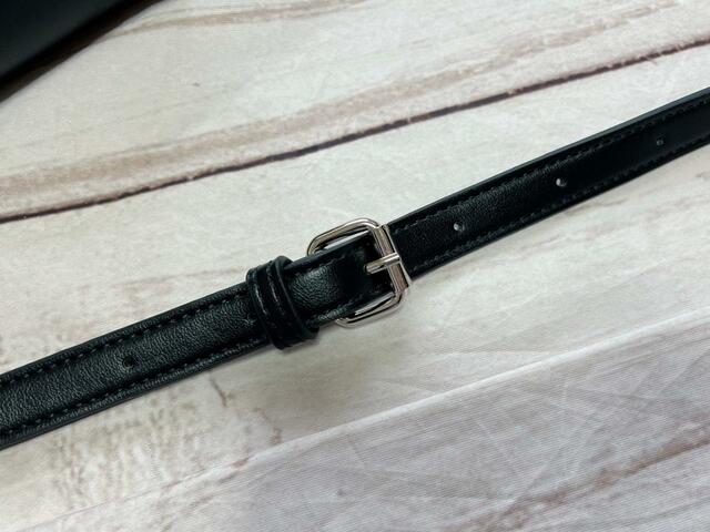 ベルト穴は全部で6つ