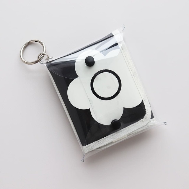 【マリークヮント】折りたたみクッションはカラビナ付きケース入り