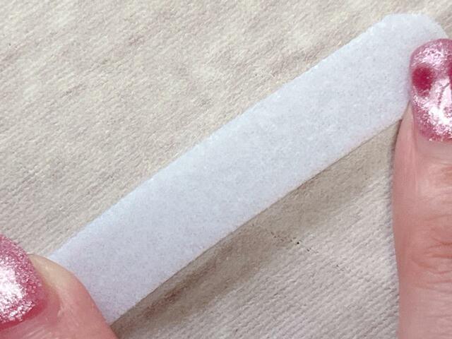 ケーブルタイの裏面はふわふわの素材