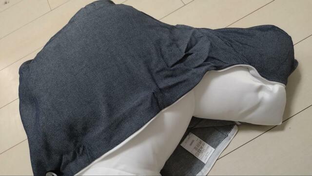 【ニトリ レストクッションカバー（ジェノア）】クッション本体は特殊な形ですが3分ほどで着けられました！