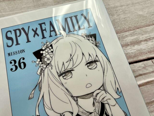 ファッションモデルさながらの物憂げな表情のアーニャ！