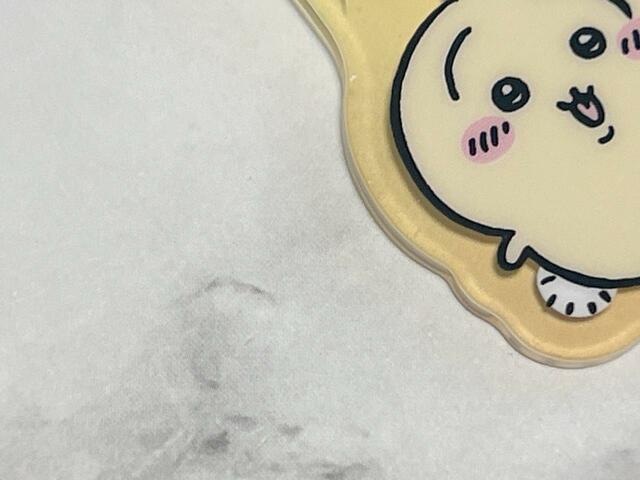 写真だとわかりにくいですが、イエローからオレンジのグラデーションカラーです