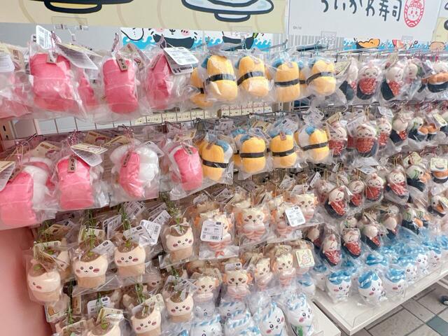 お寿司になったちいかわたちのぬいぐるみキーチェーンやお寿司屋さんの大将になったちいかわたちのぬいぐるみ！