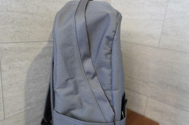 斜めに開いて中身が見やすい