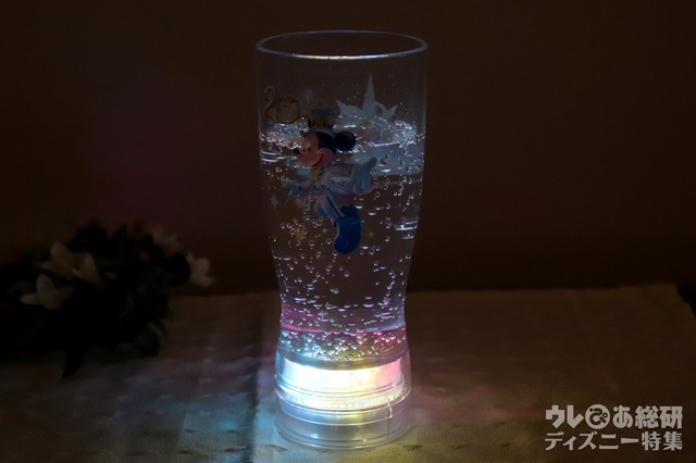 スーベニアタンブラー プラス ¥900｜暗所で光らせたところ