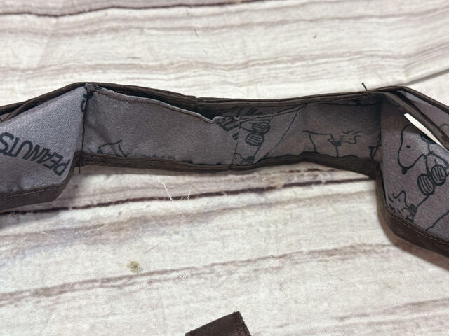 持ち手の中央は二つ折りで縫われており、手で持った際にも持ちやすい！