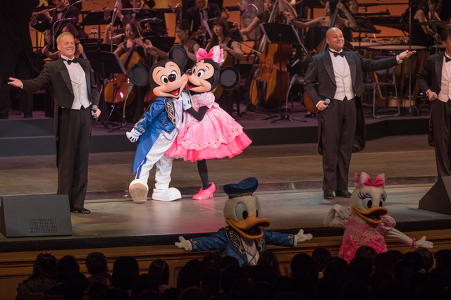 バレンタイン・ナイト 2016 「Supercalifragilisticexpialidocious」 ミッキーマウス ミニーマウス ドナルドダック デイジーダック シンガー 撮影:YOSHI