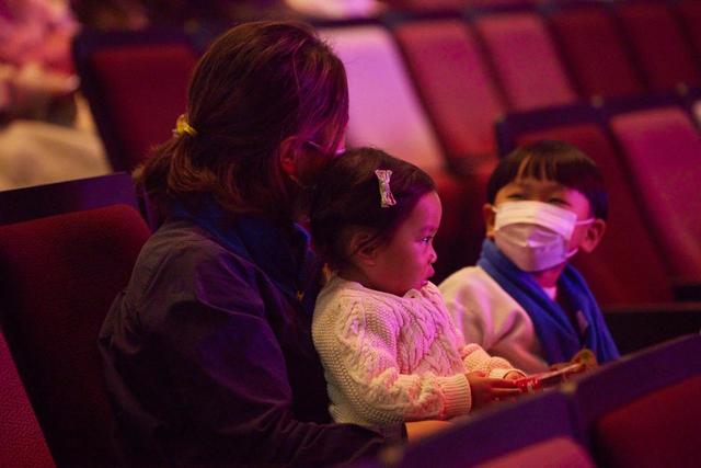 【しまじろうコンサート】ストーリーの感想をお母さんと話すレンくん