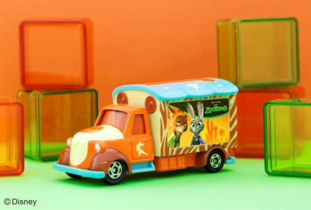 ディズニートミカ】運転席のジュディがかわいい♪『ズートピア