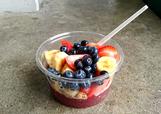 【コストコ　アサイボウル　680円】シリアル入りのアサイの上に、果物がどっさり！