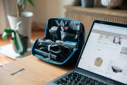 Anker×コクヨ」の最高コラボから生まれたポーチ。文房具からガジェット