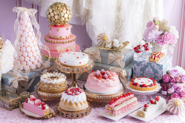 「マリー・アントワネットのロイヤルクリスマス」<期間:2025年11月15日~12月28日>【【ヒルトン広島】18世紀フランスの王妃の世界に浸るスイーツビュッフェ『マリー・アントワネットのロイヤルクリスマス』】