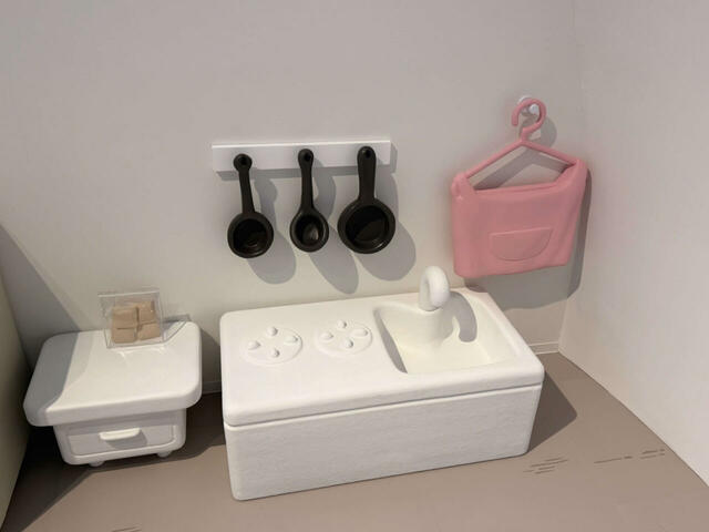 キッチンには、漫画で着ていたエプロンがかかっています！