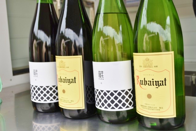 2種のワインを赤と白の両方味わえる