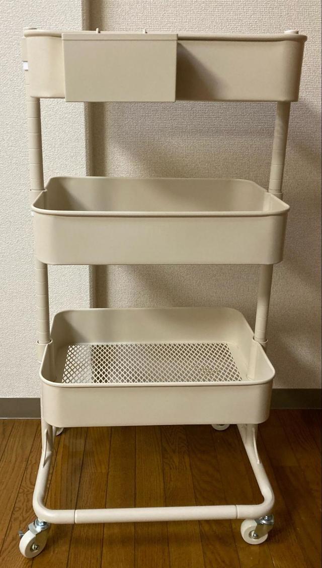 【ニトリ　高さ調節ができるスチールワゴン トロリ2】シンプルな見た目ながら可愛いカラーリング