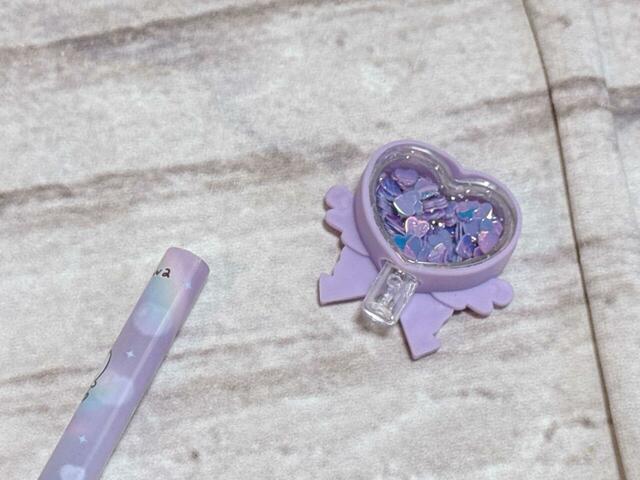 ハートケースの中身は入れ替えが可能！まずはモチーフをペンから外します