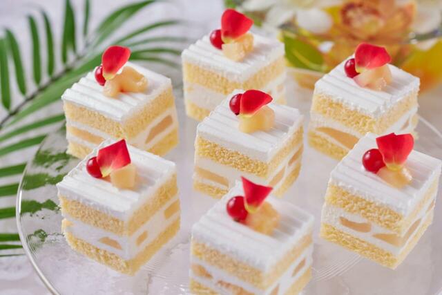 「桃のショートケーキ」＜期間：2025年6月27日～29日＞【パティシエが目の前で仕上げる「メロンプリンパフェ」も食べ放題♪3日間限定のスペシャルブッフェが「グランドニッコー東京ベイ 舞浜」で開催！】