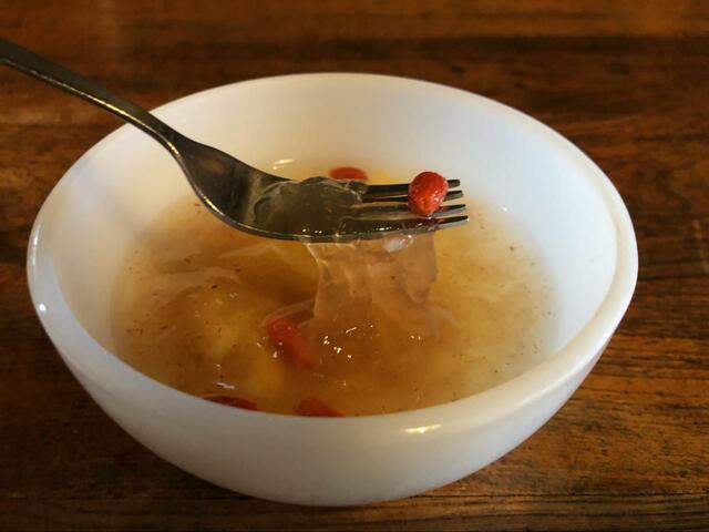 【バーミヤン 果肉入りレモンのオーギョーチ】レモンシロップをたっぷり吸ったクコの実がいいアクセントに