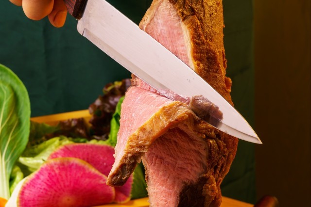 お客様の目の前で、焼きたてを切りたてでご提供