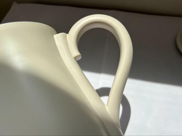 【アイリスオーヤマドリップケトル 温度調節付 IKE-C601T-CW】持ち手はおしゃれなだけでなく使いやすい