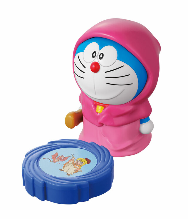 【ハッピーセット®「ドラえもん」】第1弾：くるくる回る！ドラえもんのスピナー／磁石入りで、ドラえもんをスピナーに近づけるとスピナーがくるくる回りながら進みます！