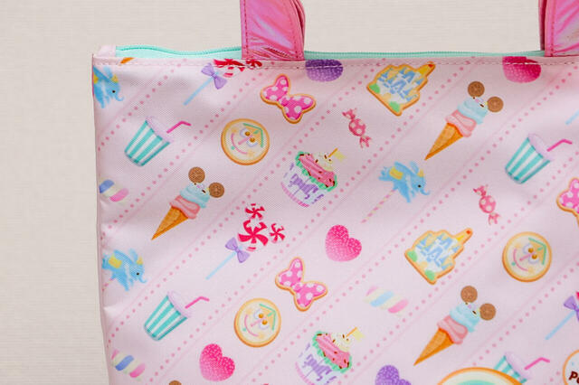 スーベニアランチケース 対象のメニューにプラス ¥1,300｜お菓子がいっぱい