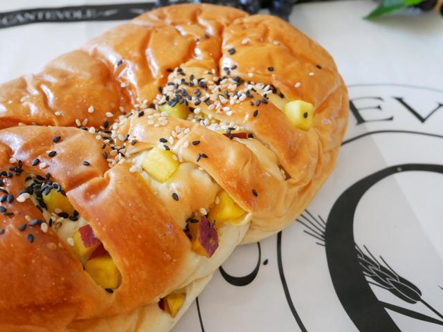 『カンテボーレ』ぎっしりなると金時ブレット