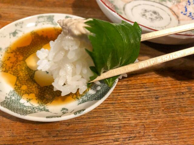 【スシロー　手巻きセット】ツナマヨの海苔なし大葉つつみ　こんなアレンジを楽しめるのも手巻き寿司の魅力のひとつですね。