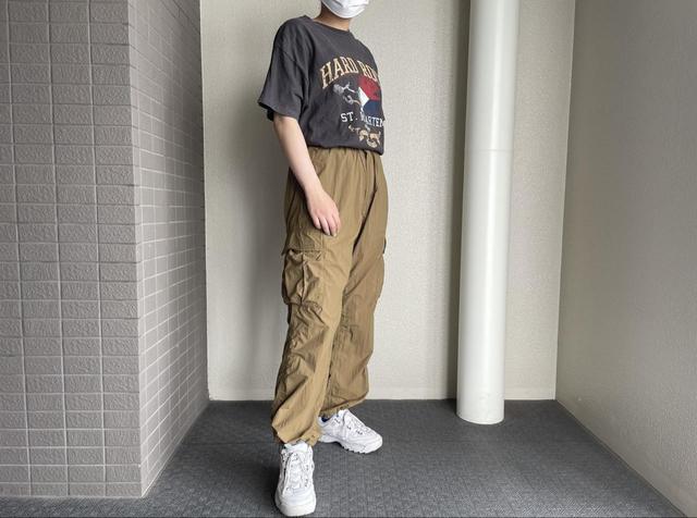 【ワークマン REPAIR-TECH(R)(リペアテック)超軽量カーゴパンツ】古着っぽいTシャツと合わせたコーデ