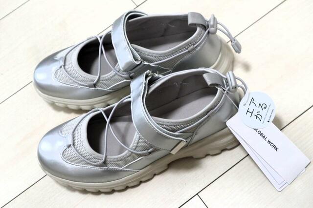 【GLOBAL WORK エアかるクッションコードスニーカー】“空気のように軽い”「エアかるシリーズ」のスニーカー。アイボリー、ブラック、シルバー、ブラウンがあります