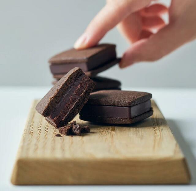 「Minimal - Bean to Bar Chocolate -」チョコレートサンドクッキー 4種2,791円（税込）8個入り