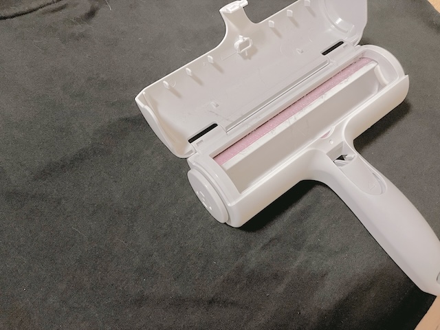 【PACPAK ぱくぱくローラー】数往復すると……。見事に毛が取れて本体に溜まっていました!