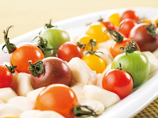 モッツアレラチーズとカラフルトマトのカプレーゼ【東京ベイ舞浜ホテル ファーストリゾート「サーロインステーキ食べ放題ランチビュッフェ」】