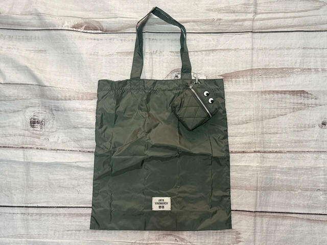 シンプルながらもアニヤ・ハインドマーチらしいおしゃれなバッグ♪