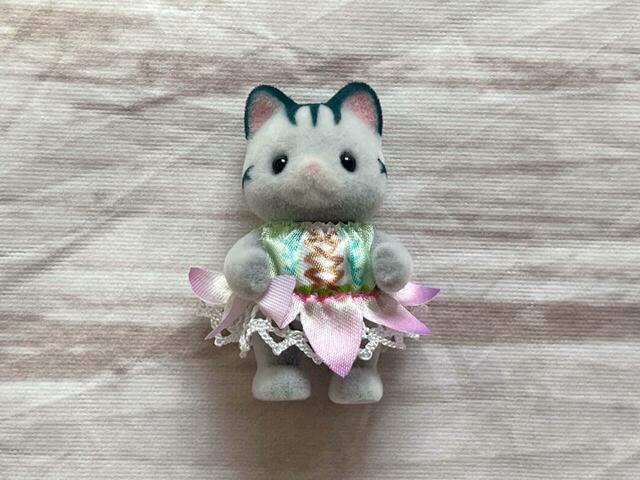 綺麗な縞模様のグレイッシュネコの赤ちゃん、リバティ