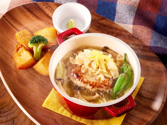 刻み湯葉と和風餡のココットハンバーグ