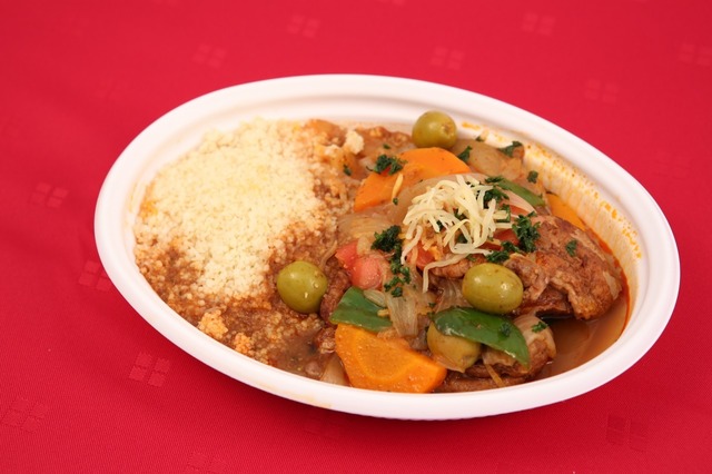 レ ピフ エ ドディーヌ『国産若鶏を使った鶏腿肉とレモン、オリーブのスパイシーな煮込み クスクス添え』