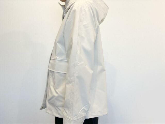 【GU マウンテンパーカ】ややゆとりのあるシルエットですが、オーバーサイズではないので普段のサイズを選べば問題なさそう！