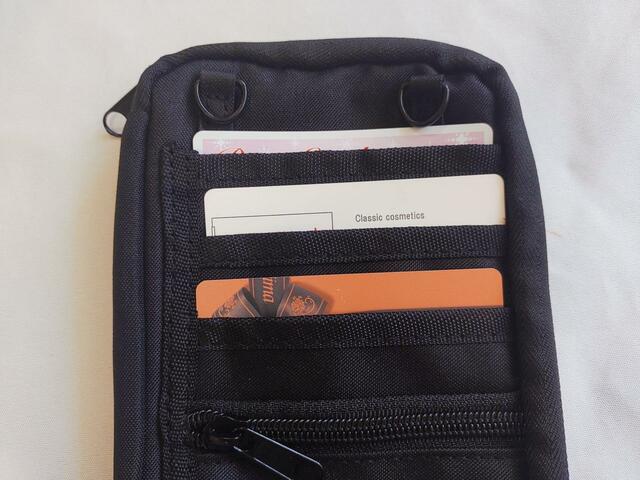 ３つのカードポケット