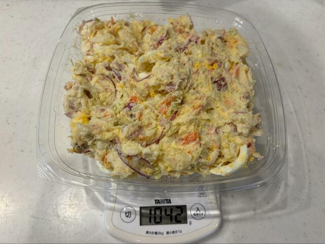 【コストコ 6種の具材のポテトサラダ】 1kg超えなのに味は繊細！具材たっぷりで毎回食べるたびに満足してます♪