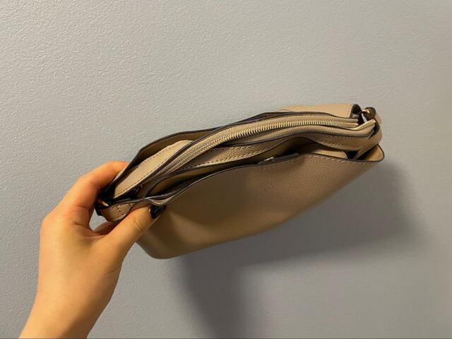 【無印良品 スチロール仕切りスタンド】持ち手をバッグの中に入れてから収納