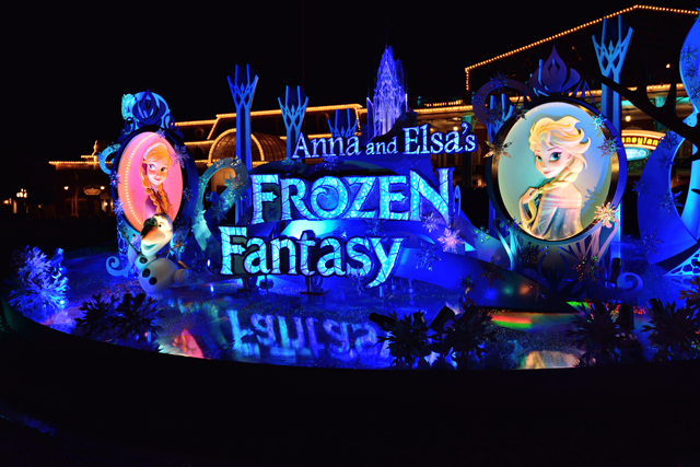 雪と氷の冷たい世界感に溢れています ©Disney