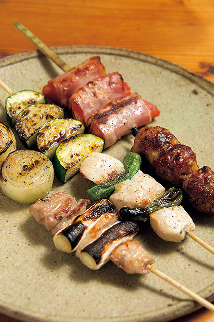 日本料理・炭火焼 いふう（中目黒）　串焼き各種 200円～（税別）　深谷ネギを使ったネギ間、首肉を包丁で叩いて仕上げるつくねなど、こだわりの串が揃う。