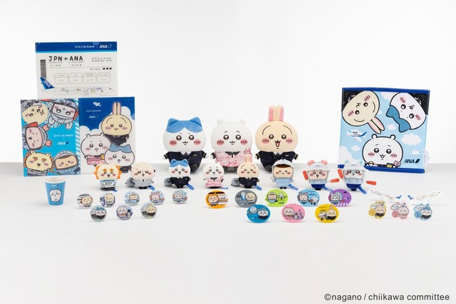 【ちいかわ×ANA】特別デザイン機「ちいかわジェット」の就航を記念し、ちいかわたちがANAの制服を着て機内や地上で働く姿を描いたANAオリジナルイラストのコラボレーショングッズが登場