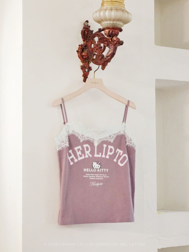 【HELLO KITTY meets Her lip to “Limited Collection”】「HLT x Hello Kitty Lace-Trim Camisole」12,500円(rose/ecru/gray)